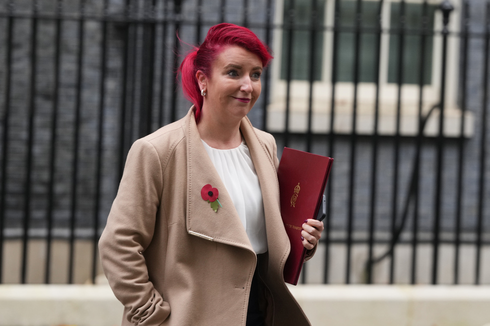 就早年虚报手机被盗 英国交通部长辞职